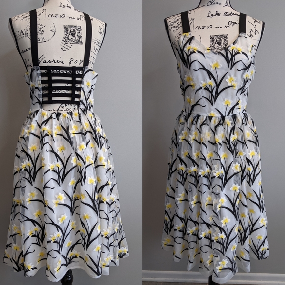 Gracia Dresses & Skirts - 🎉HP🌼Floral Dress